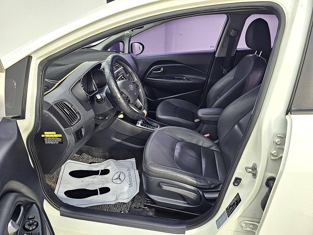 KIA Pride - Vista 8