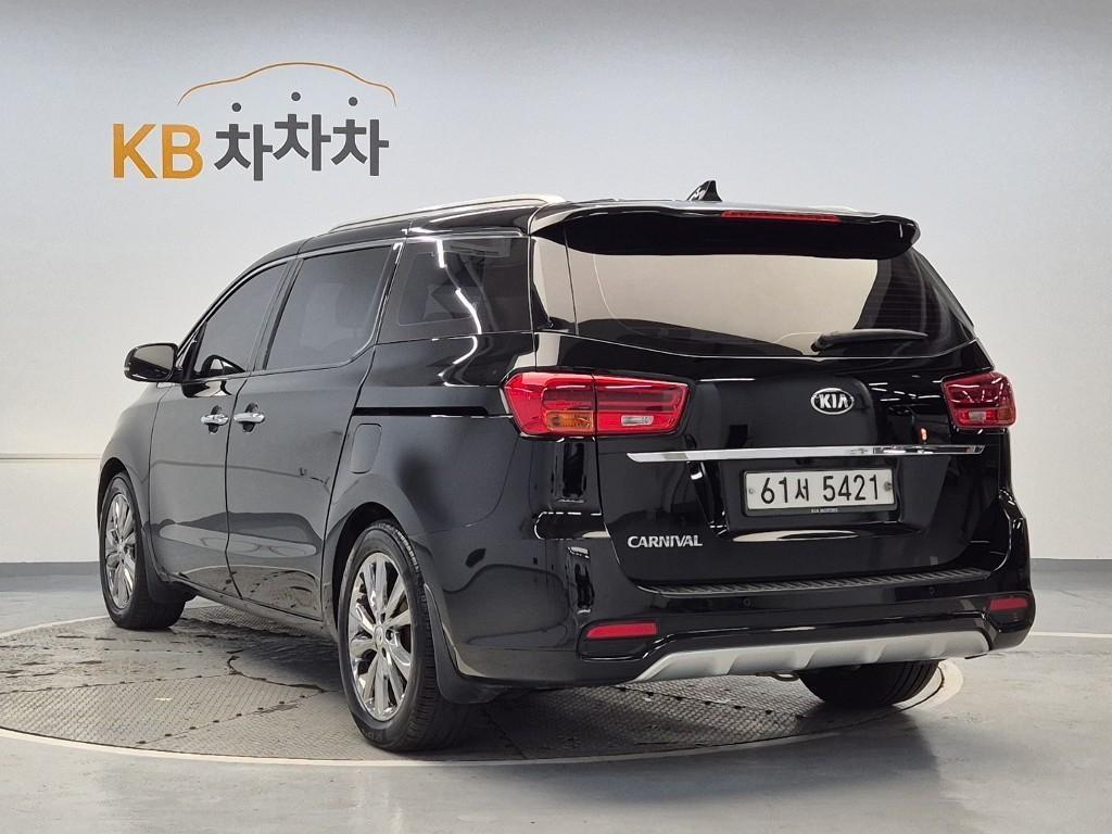 KIA Carnival - Vista 2