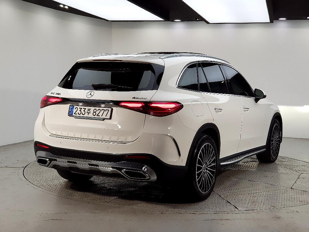 Mercedes Benz GLC Class - Vista 4