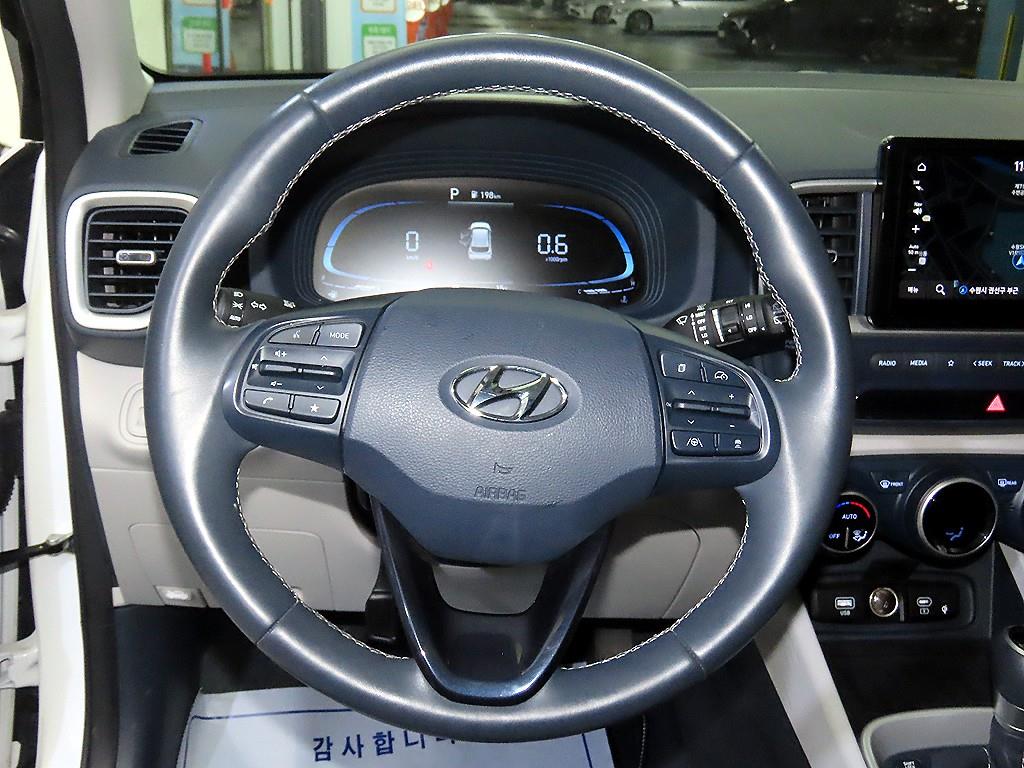 HYUNDAI Venue - Vista 8