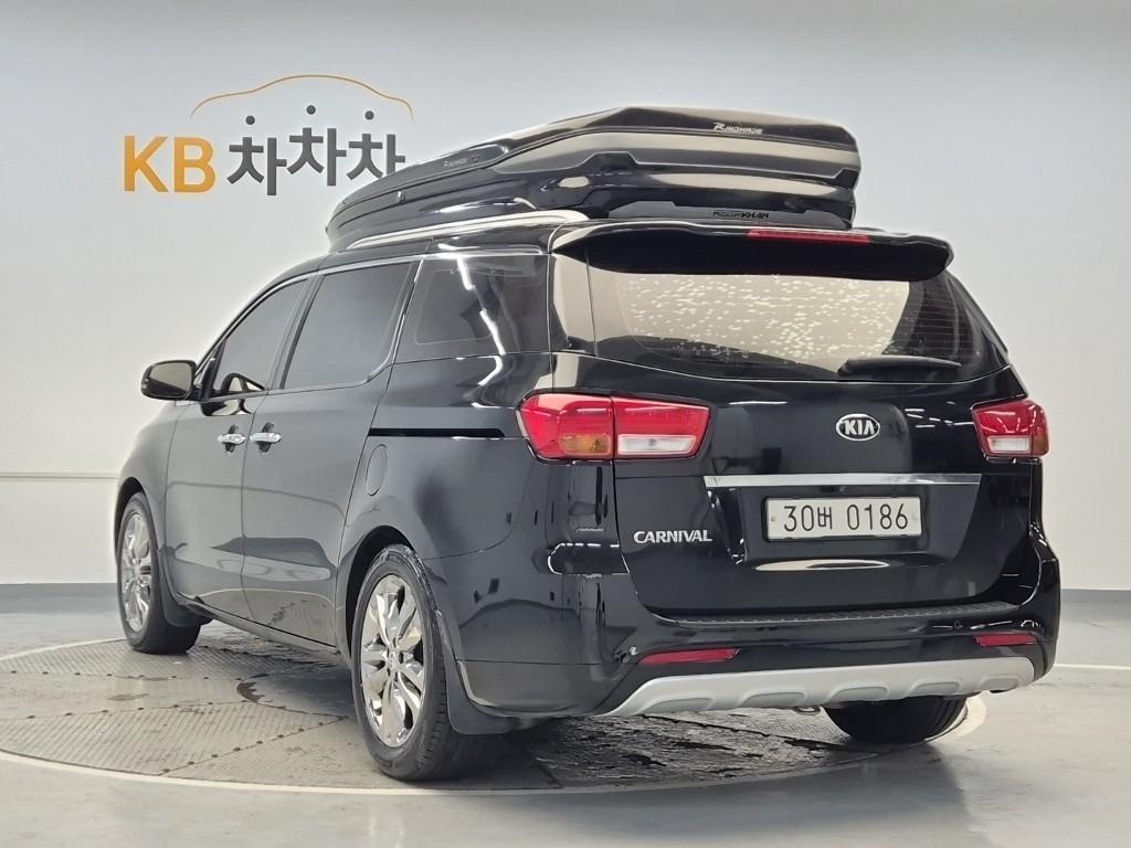 KIA Carnival - Vista 2