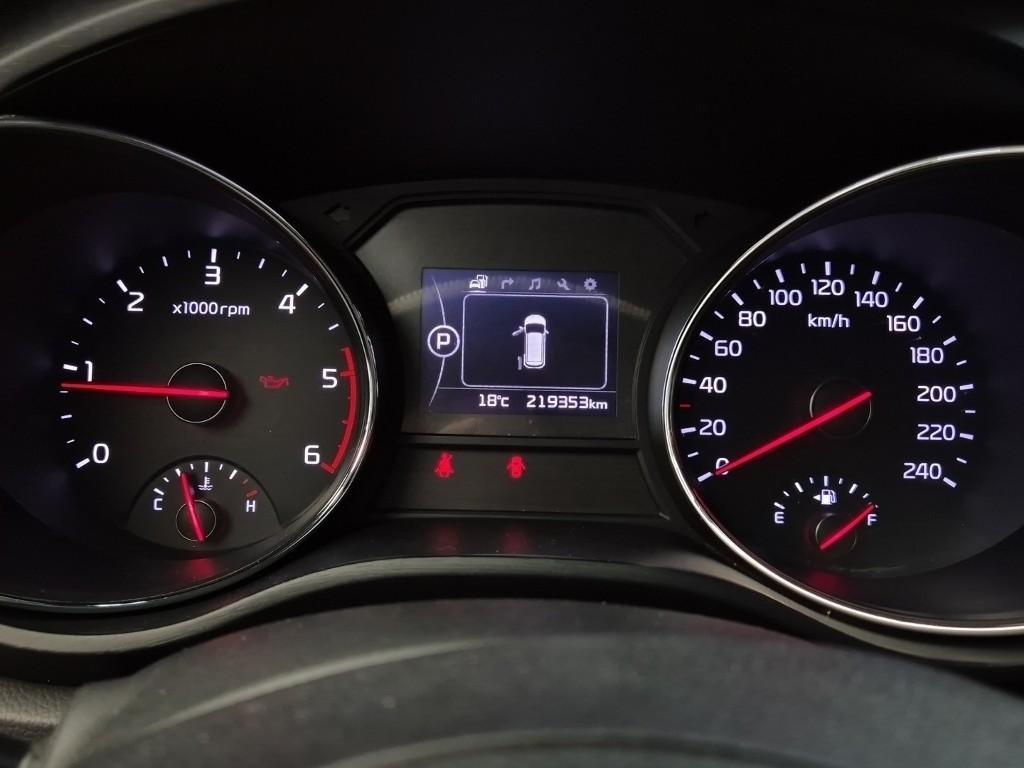 KIA Carnival - Vista 6