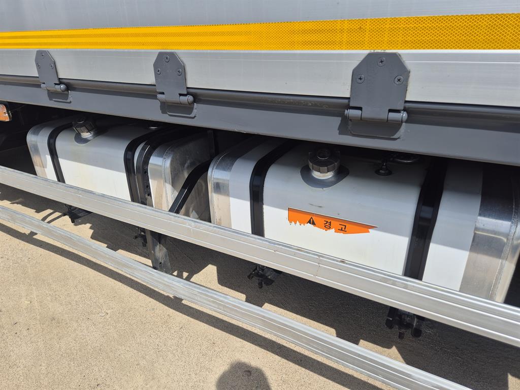 medium and large cargo truck - Vista 12