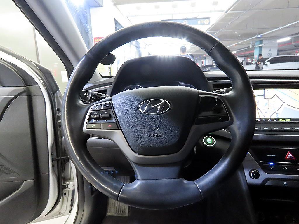HYUNDAI Avante - Vista 8