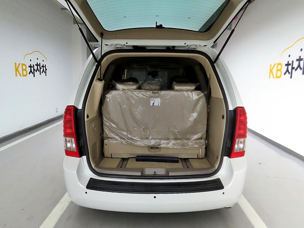 KIA Carnival - Vista 5