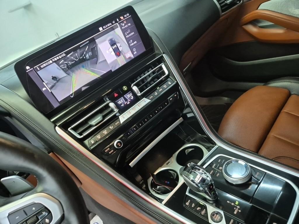 BMW 8 Series - Vista 10