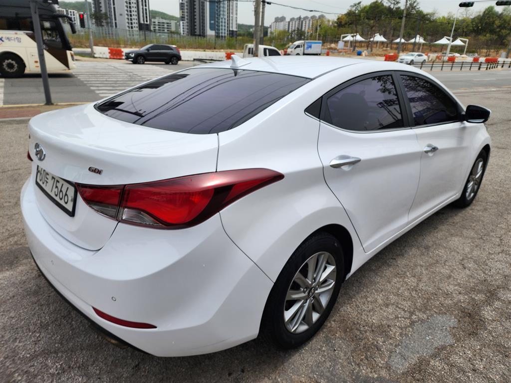 HYUNDAI Avante - Vista 6