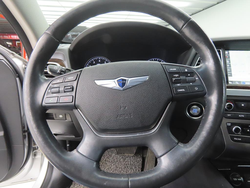 HYUNDAI Genesis - Vista 8