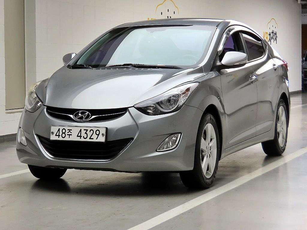 HYUNDAI Avante - Vista 2