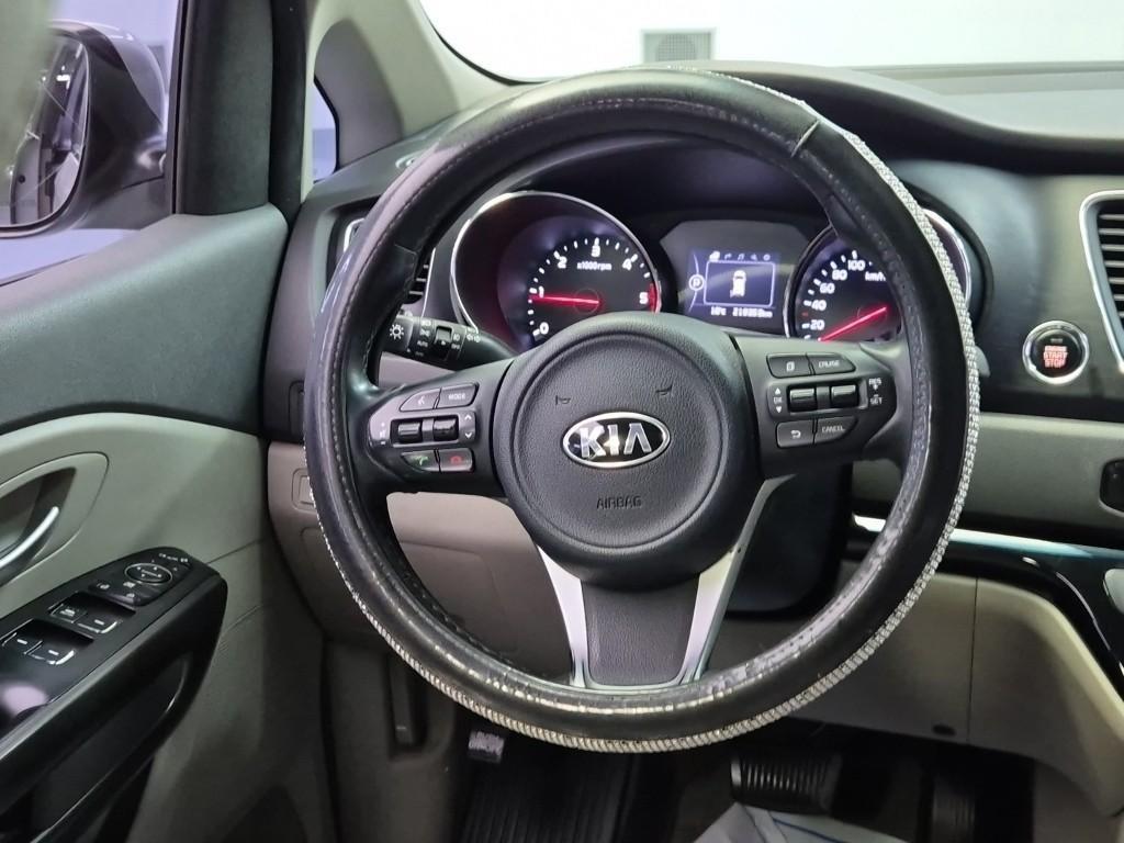 KIA Carnival - Vista 9