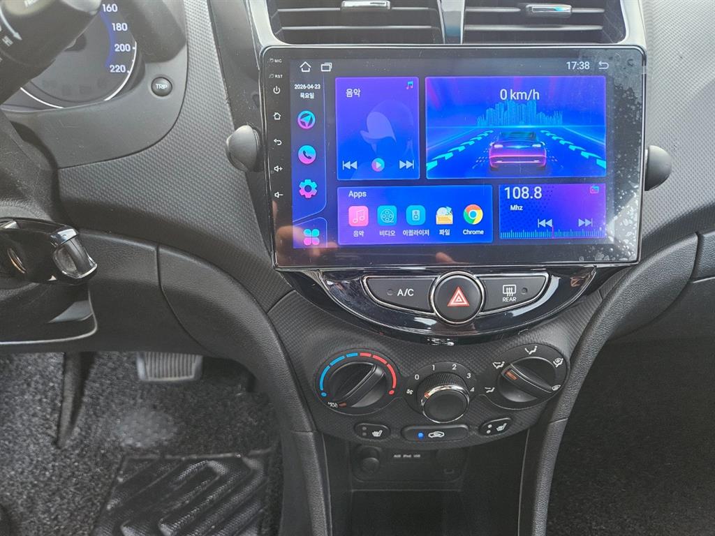 HYUNDAI Accent - Vista 10