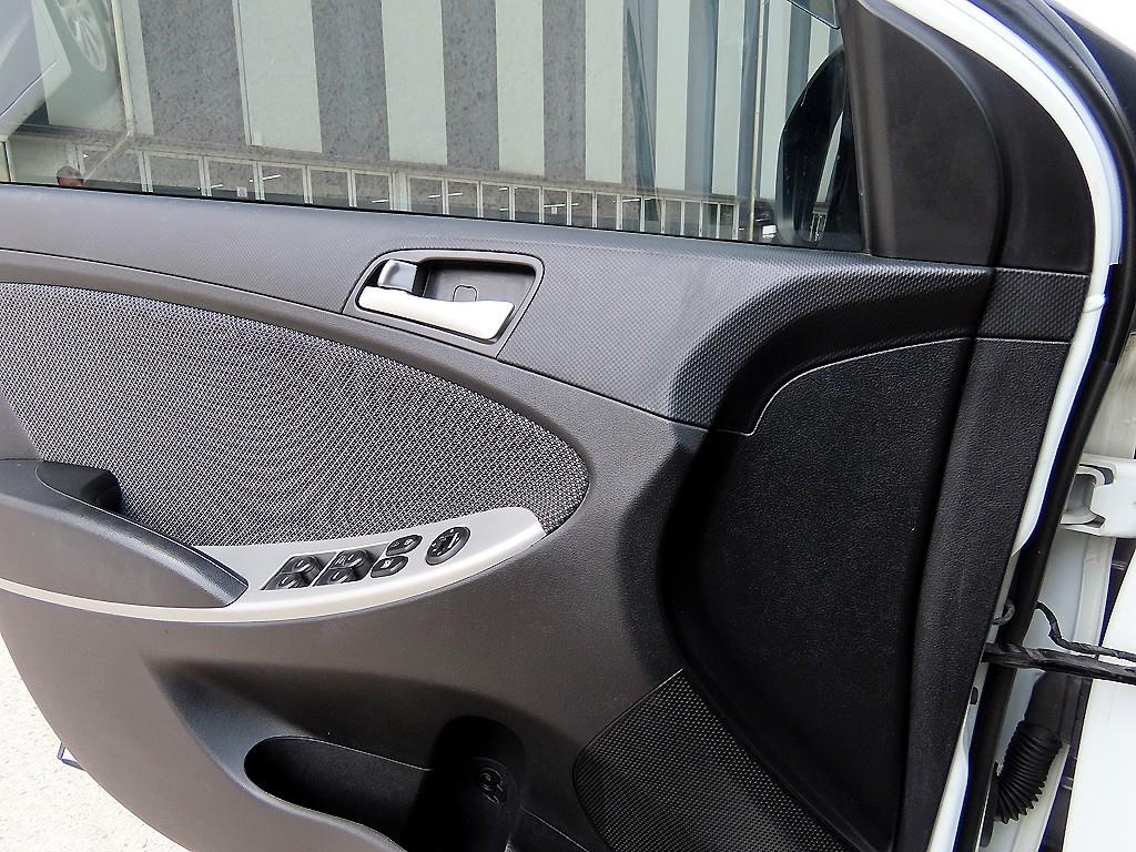 HYUNDAI Accent 2015 Blanco - Importación desde Corea - HF Imports Iquique - Foto 15