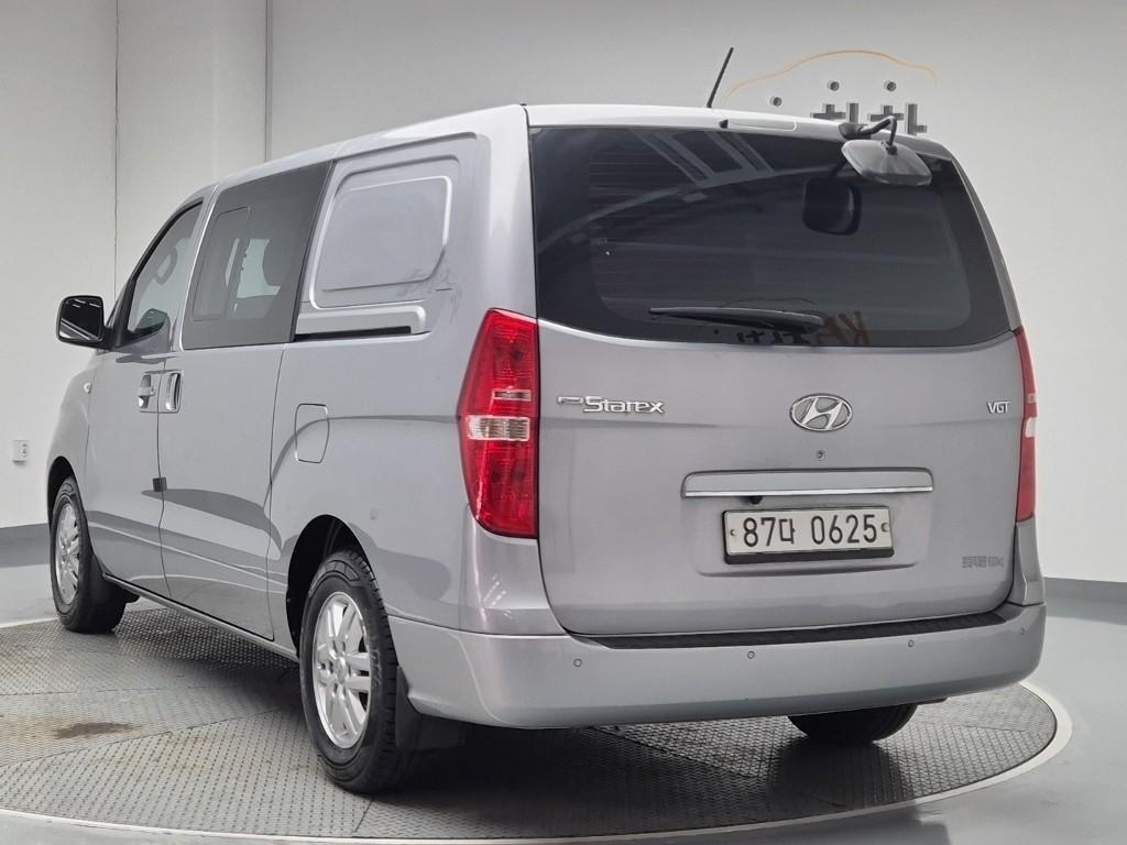 HYUNDAI Starex - Vista 2