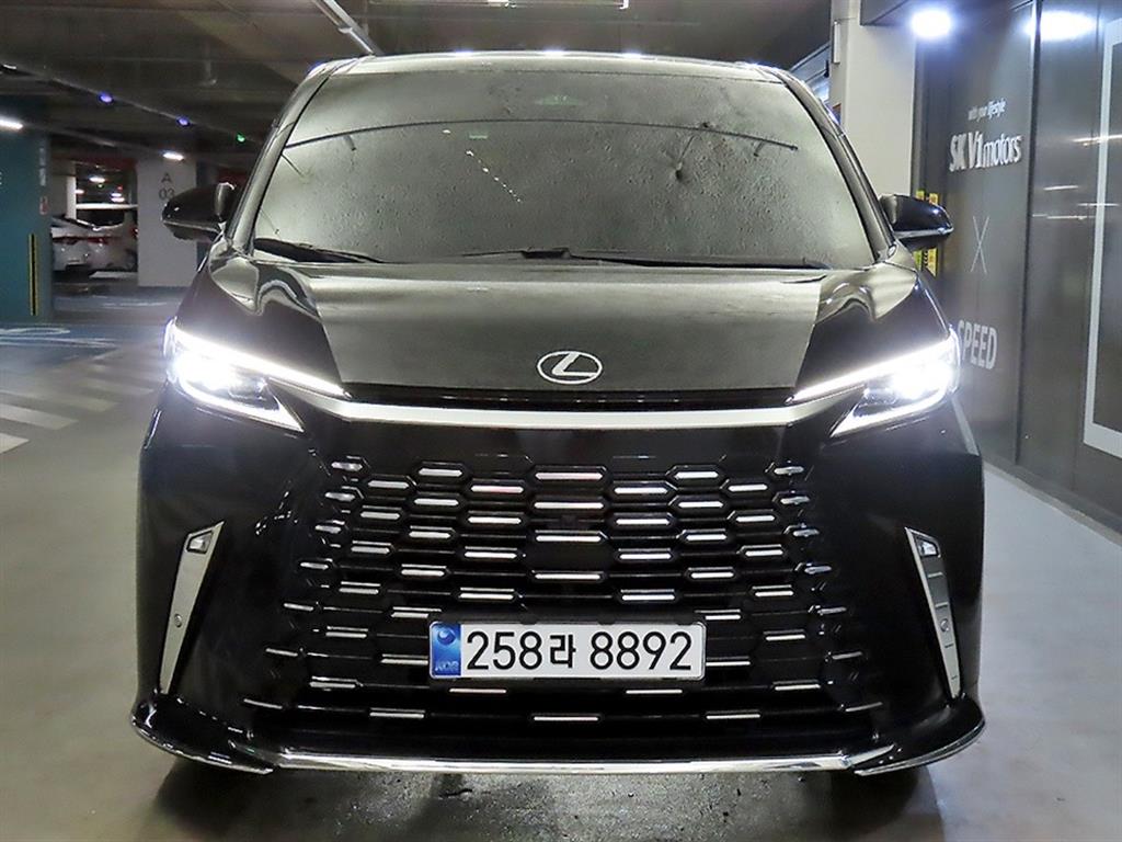 Lexus LM - Vista 2