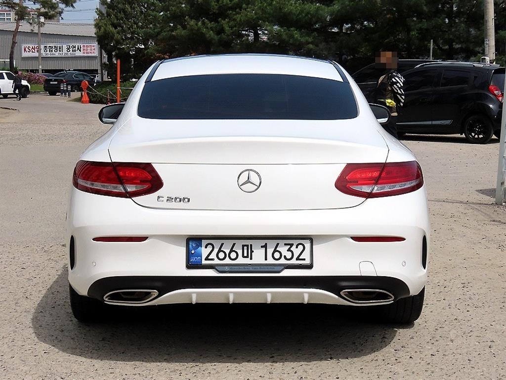 Mercedes Benz C Class - Vista 4