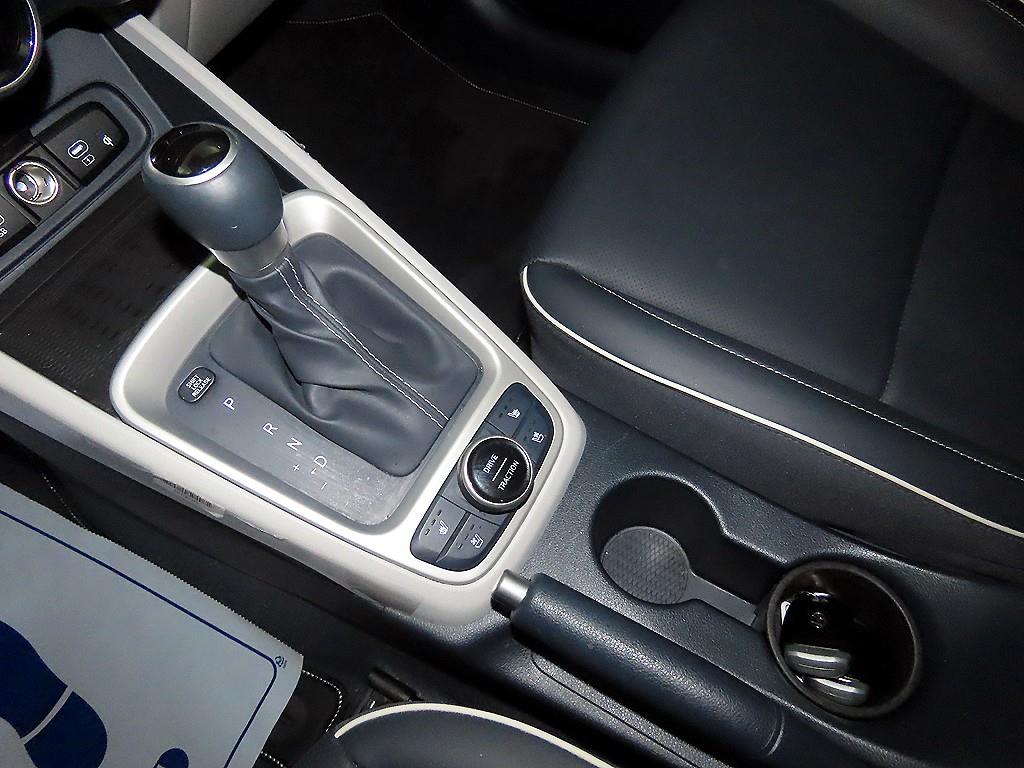 HYUNDAI Venue - Vista 12