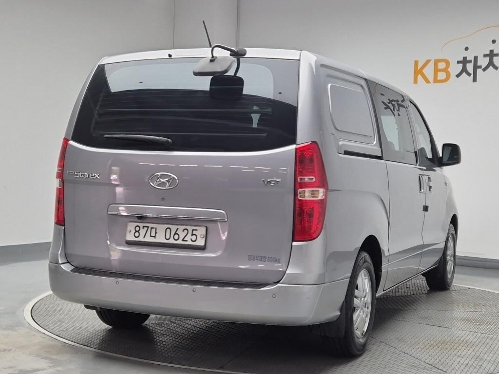 HYUNDAI Starex - Vista 3