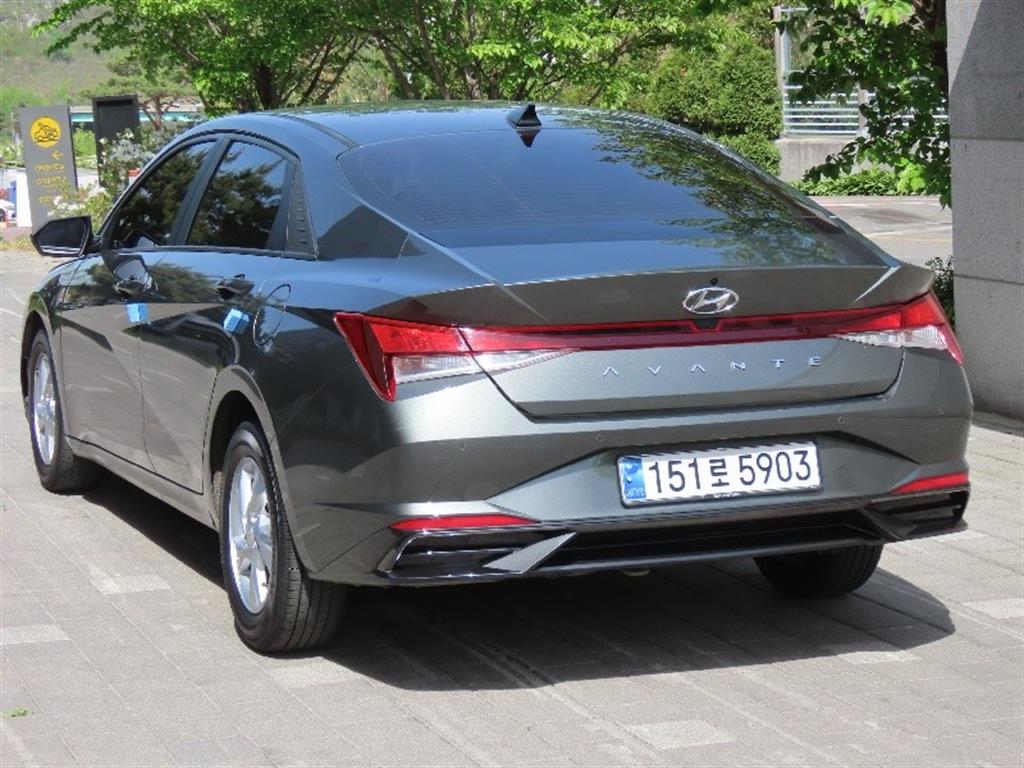 HYUNDAI Avante - Vista 7