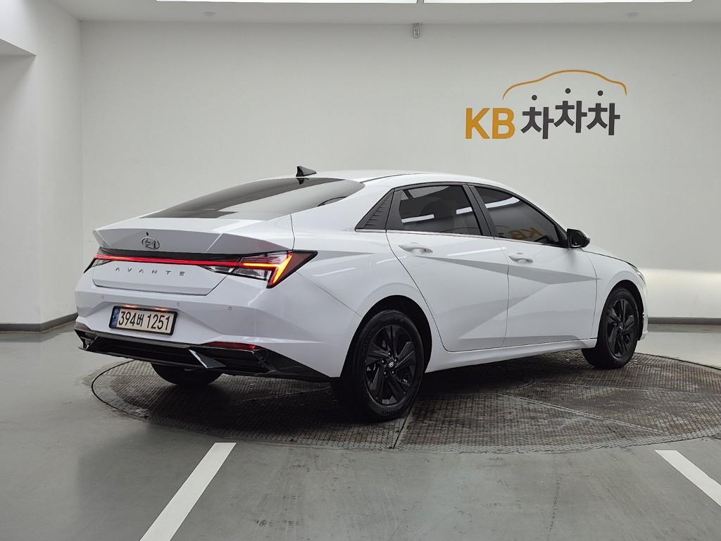 HYUNDAI Avante - Vista 4