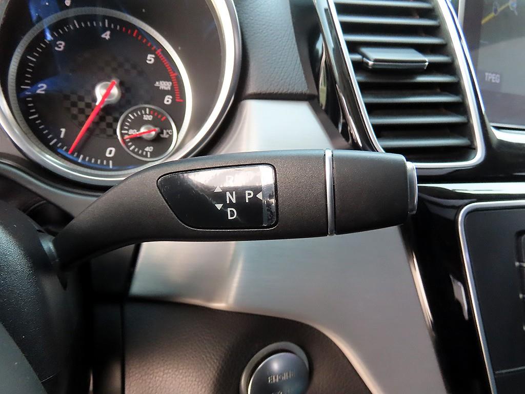 Mercedes Benz GLE Class - Vista 11