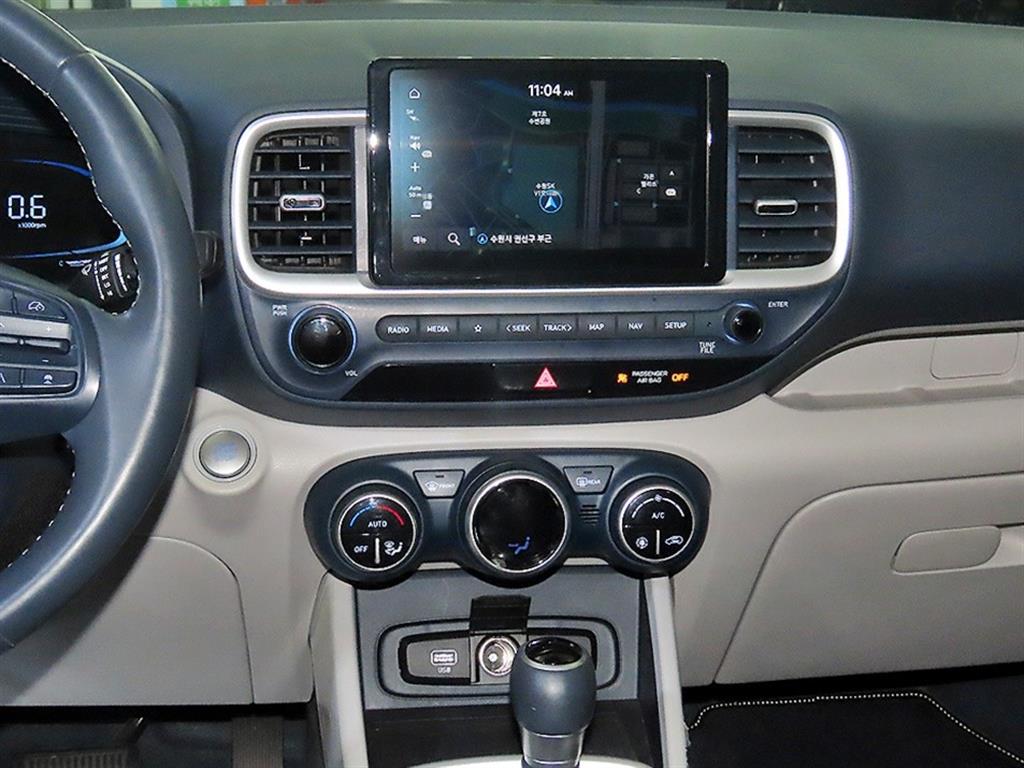 HYUNDAI Venue - Vista 11