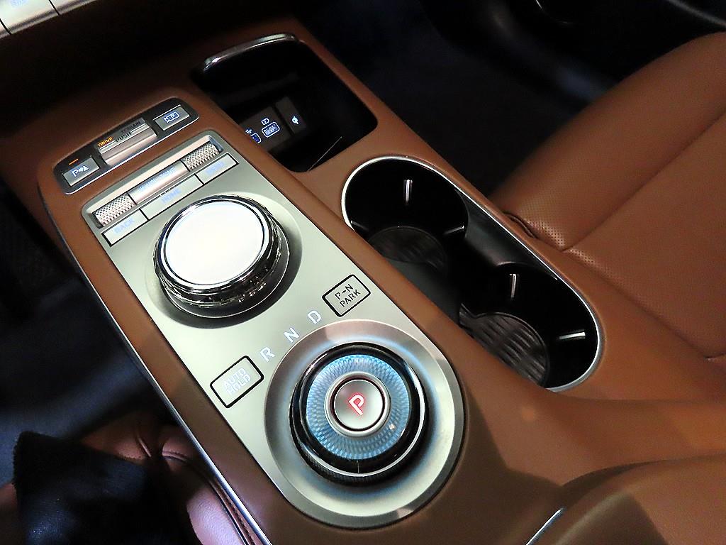 Genesis GV70 - Vista 12