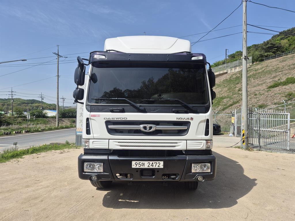 medium and large cargo truck - Vista 2