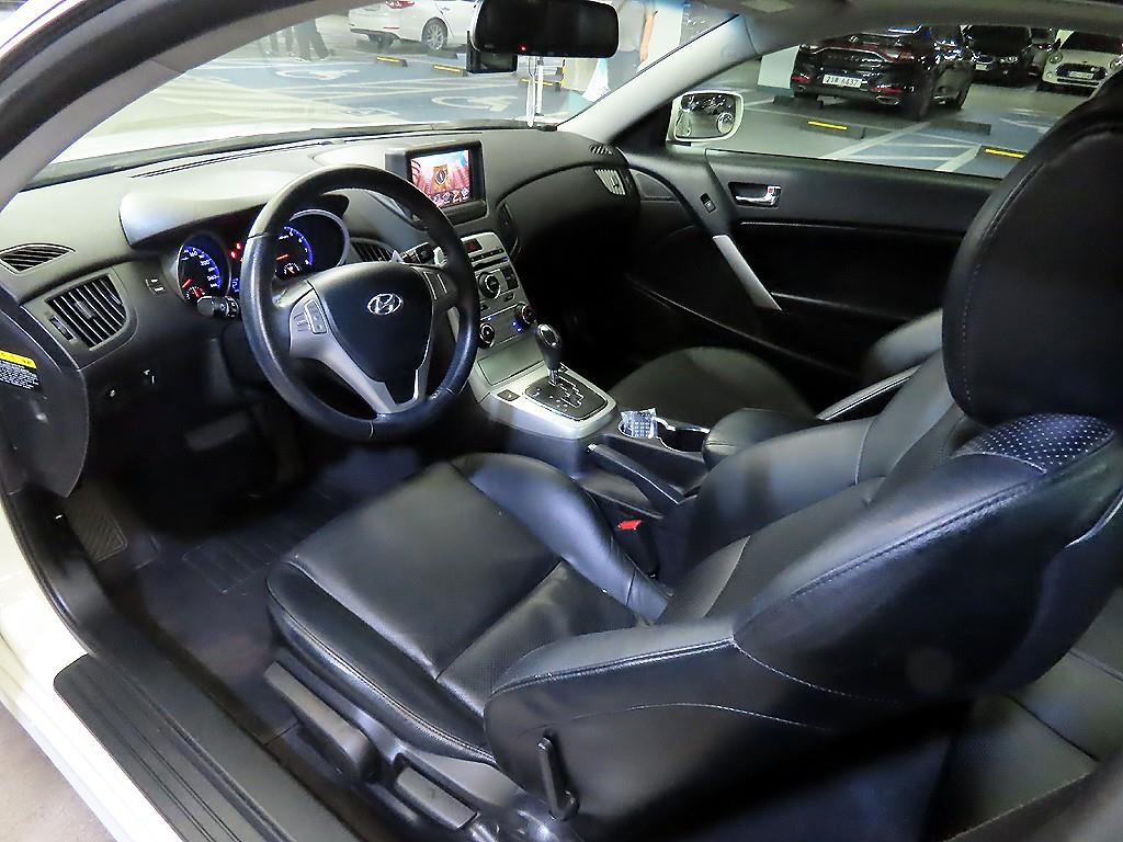 HYUNDAI Genesis - Vista 10