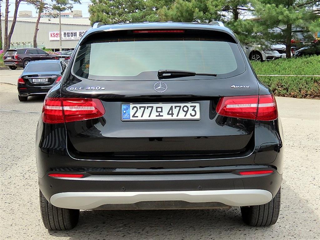 Mercedes Benz GLC Class - Vista 4