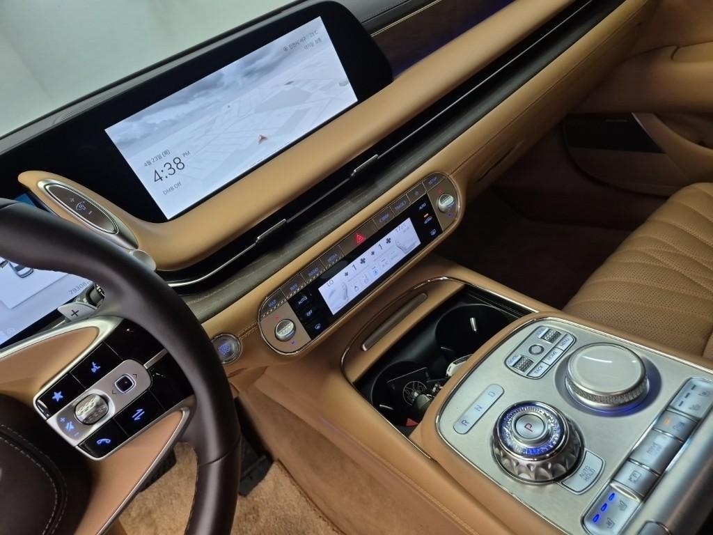 Genesis G90 - Vista 10