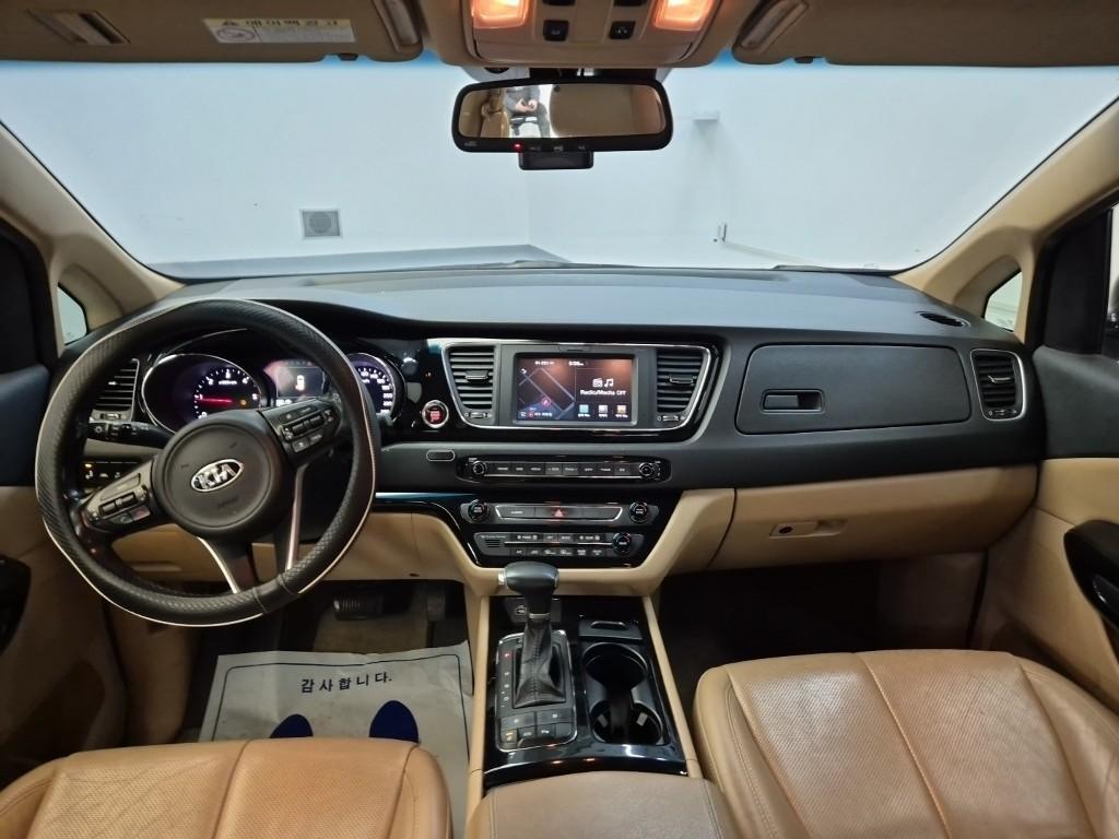 KIA Carnival - Vista 7