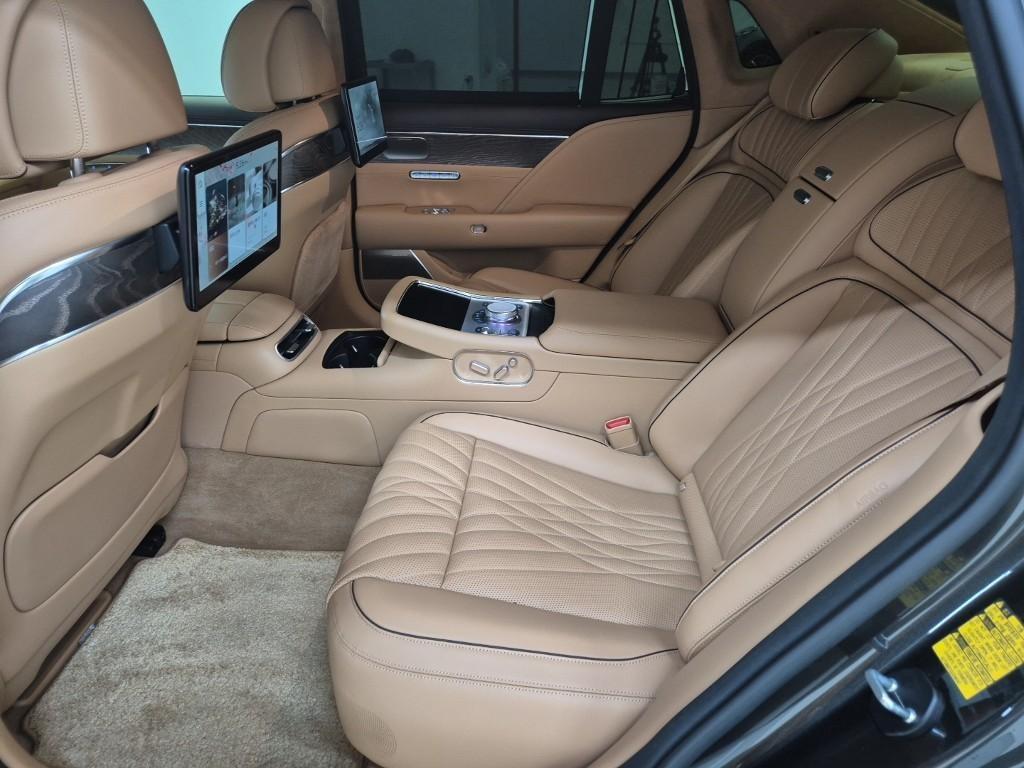Genesis G90 - Vista 11