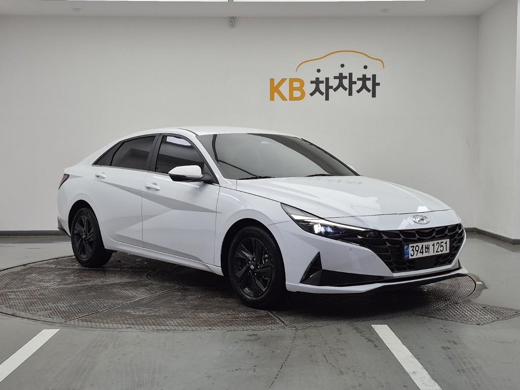 HYUNDAI Avante - Vista 2
