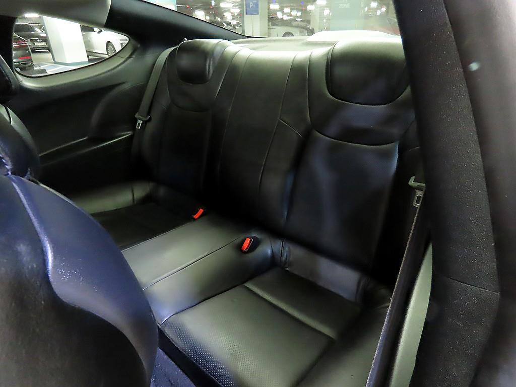 HYUNDAI Genesis - Vista 7