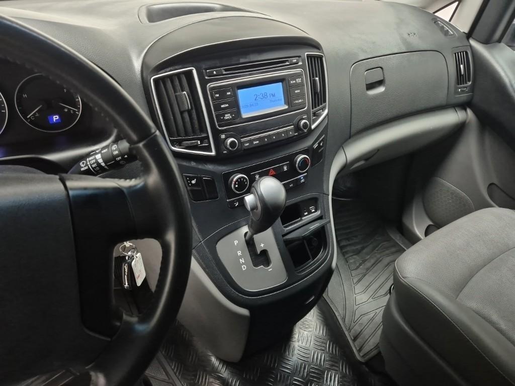 HYUNDAI Starex - Vista 10