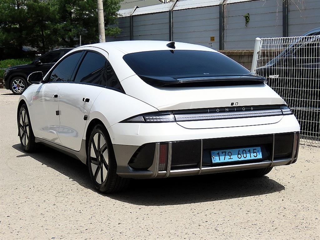 HYUNDAI Ioniq 6 - Vista 3