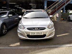 HYUNDAI Accent - Vista 2