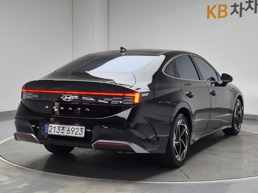 HYUNDAI Sonata - Vista 3