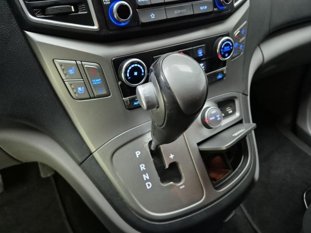 HYUNDAI Starex - Vista 8