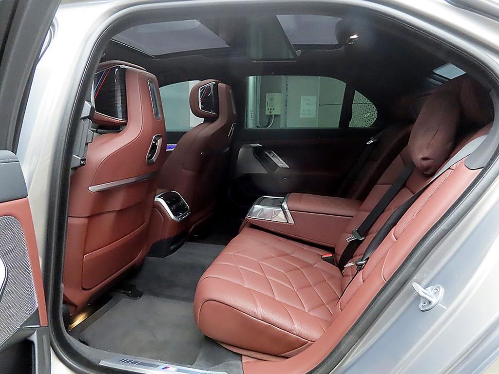 BMW 7 Series - Vista 6