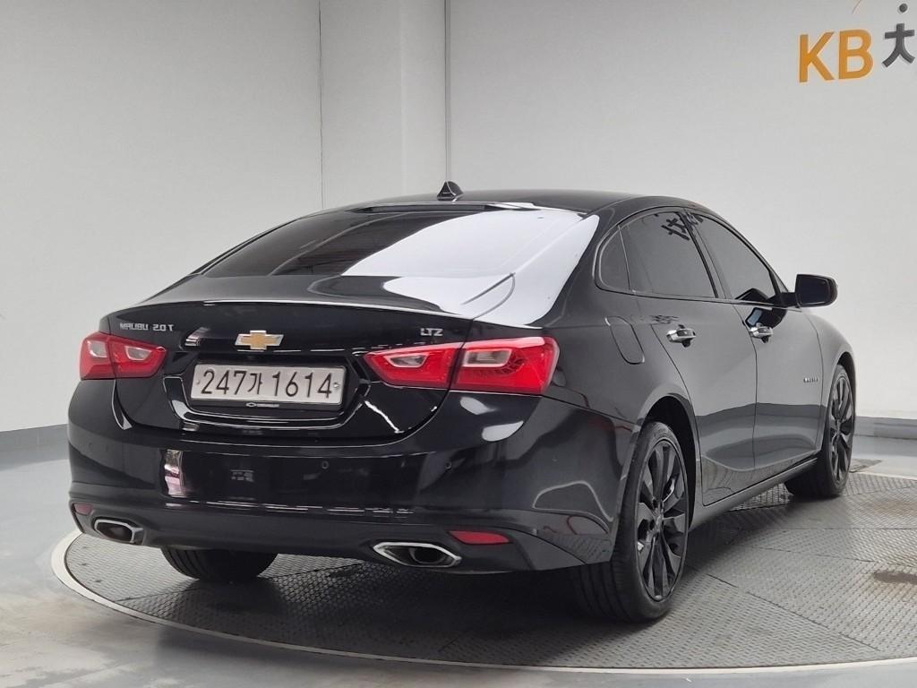Chevrolet Malibu - Vista 3