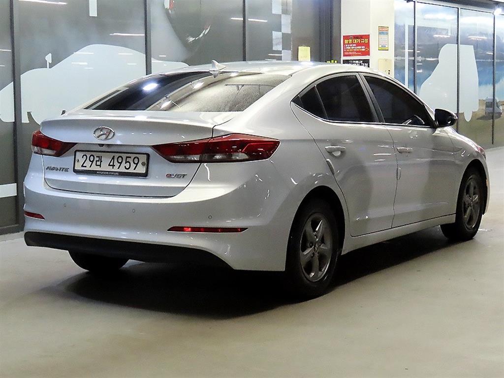 HYUNDAI Avante - Vista 4