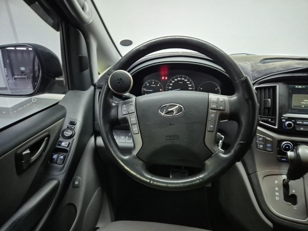 HYUNDAI Starex - Vista 9