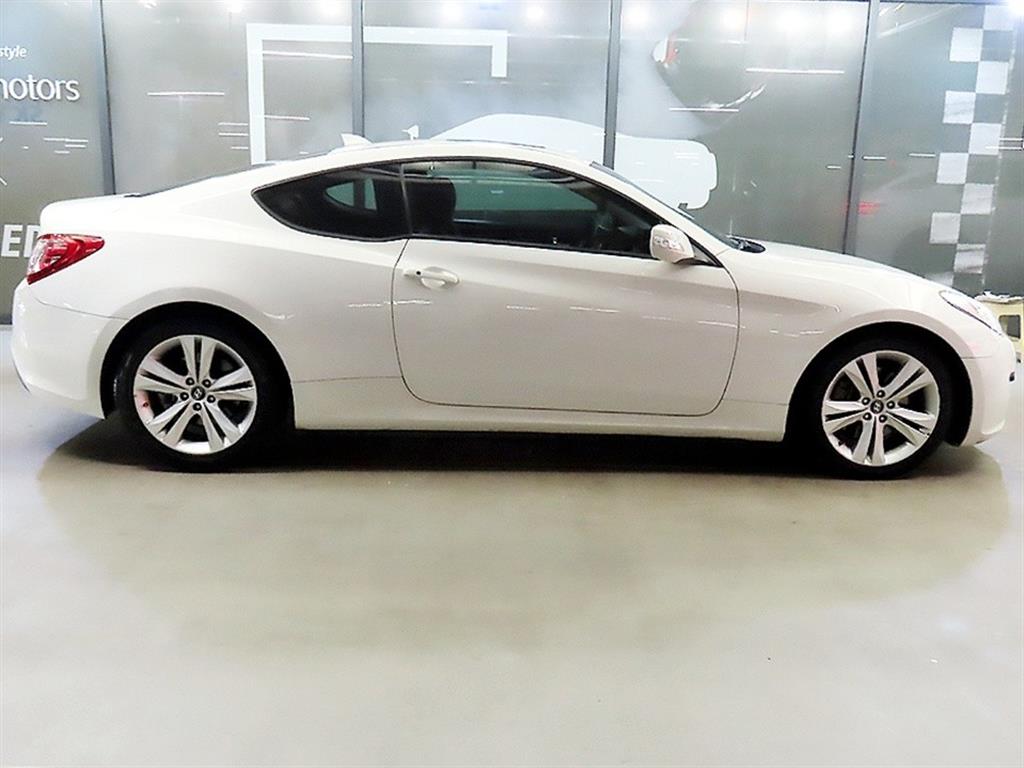 HYUNDAI Genesis - Vista 3