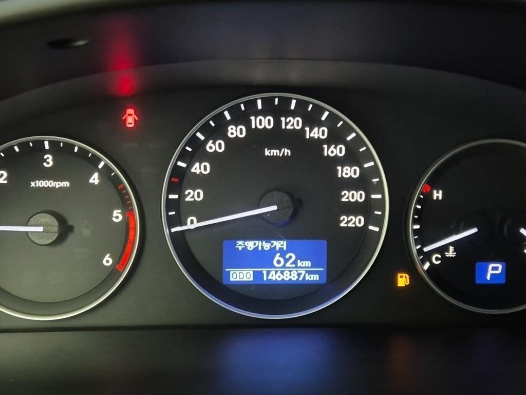 HYUNDAI Starex - Vista 6