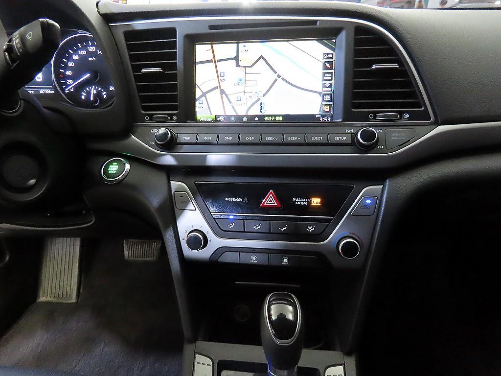 HYUNDAI Avante - Vista 11