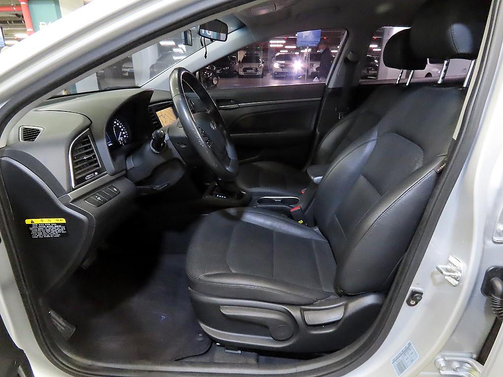 HYUNDAI Avante - Vista 6