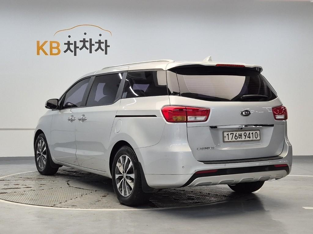 KIA Carnival - Vista 2