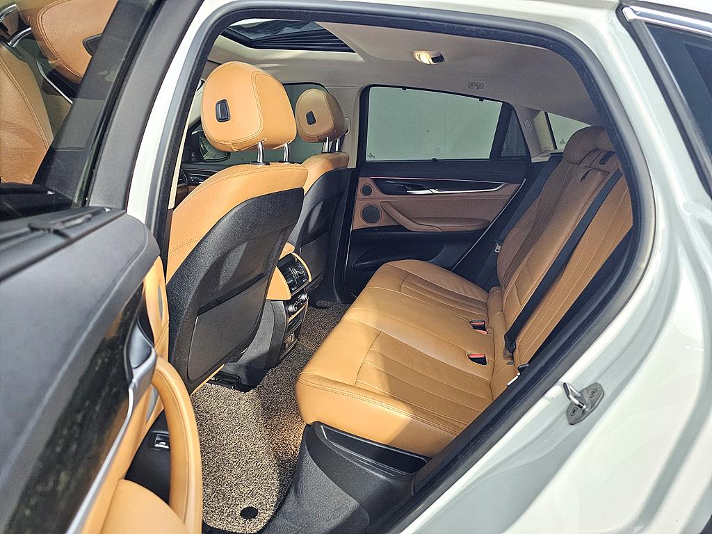 BMW X6 - Vista 9
