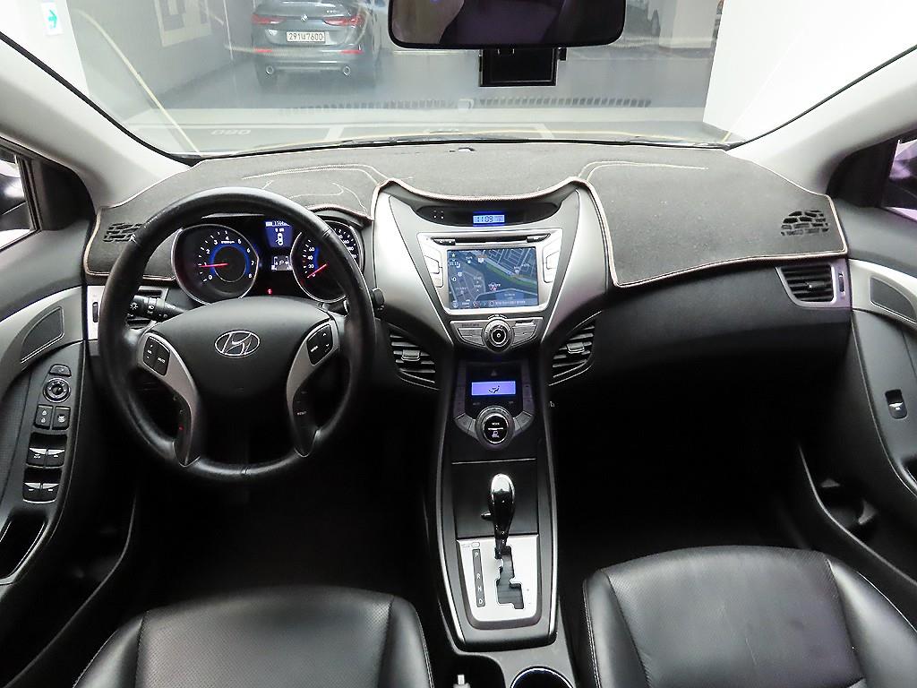 HYUNDAI Avante - Vista 8
